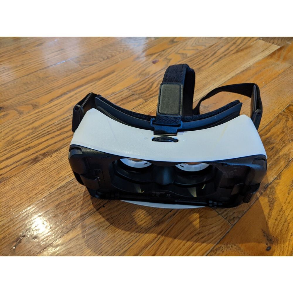 SAMSUNG GEAR VR HEADSET‎ OCULUS SM-R322 MISSING FRONT PLASTIC COVER UNTESTED